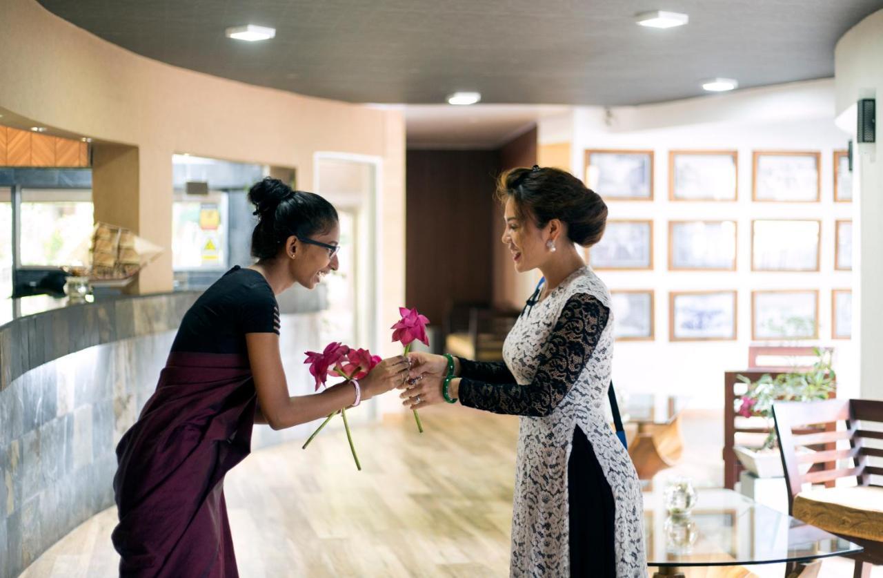 미리디야 레이크 리조트 아누라다푸라 외부 사진